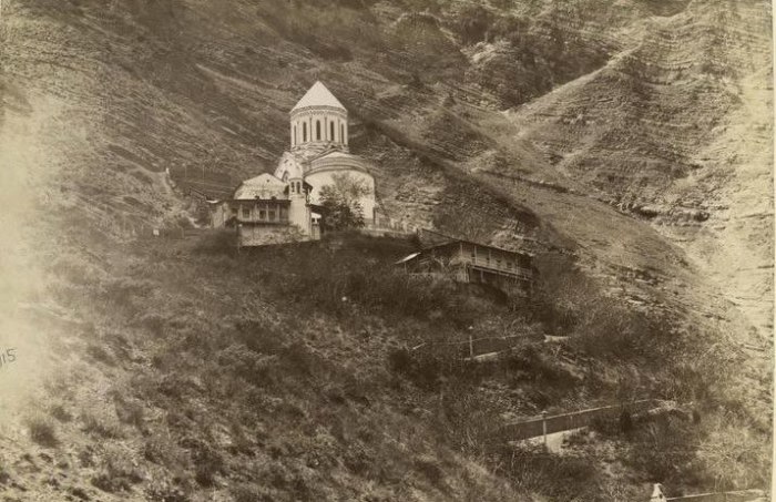 Монастырь на горе Мтацминда, где проходило венчание Иосифа и Като.