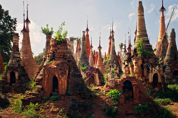 Затерянная храмовая деревня в джунглях Мьянмы.
