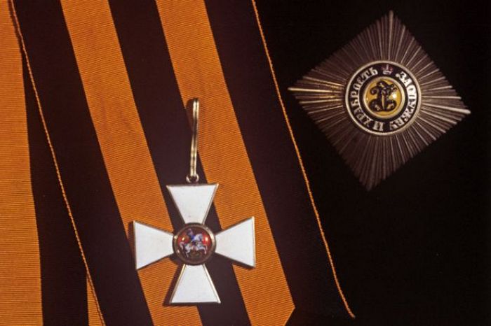 Звезда и знак (крест) ордена Святого Георгия I степени.