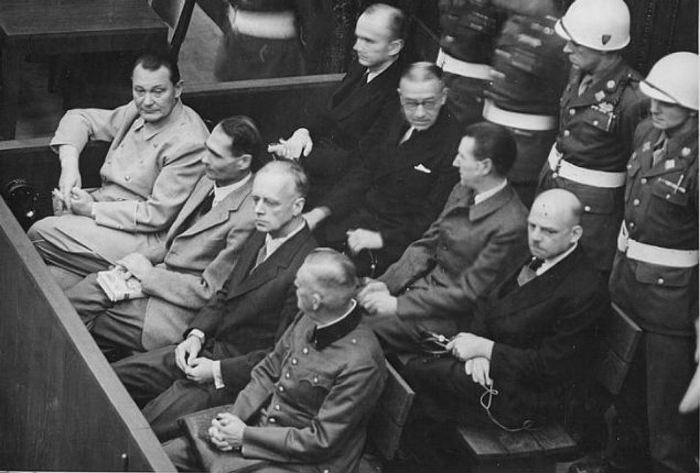 Скамья подсудимых на Нюрнбергском процессе.