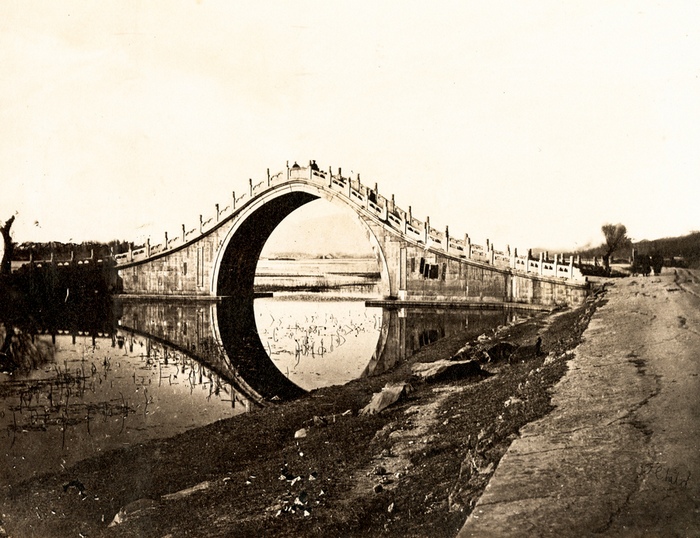 Мост на территории Летнего дворца.