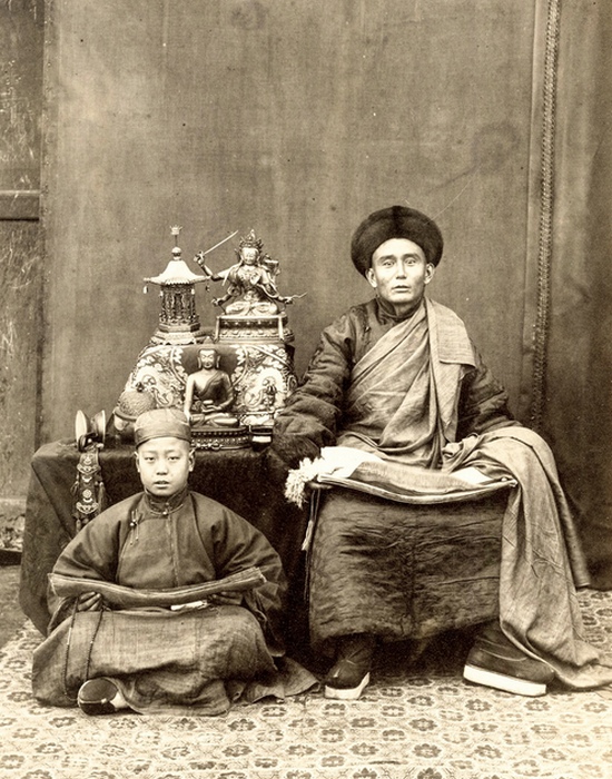 Тибетский буддийский монах и его ученик.