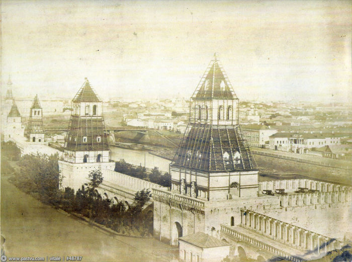  Московский Кремль Башни украшены к коронации Александра Второго.