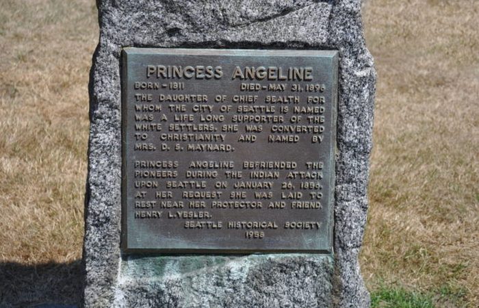Надгробный камень принцессы Анджелины, фотограф Эдвард Кертис.