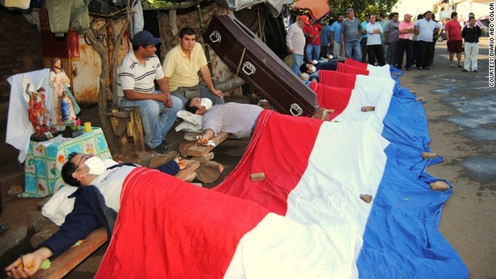 Протестующие парагвайские водители.