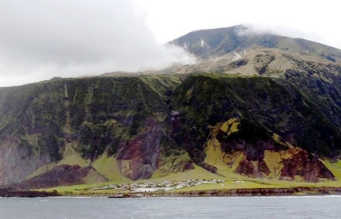 Тристан-да-Кунья является самым удаленным из обитаемых островов в мире.