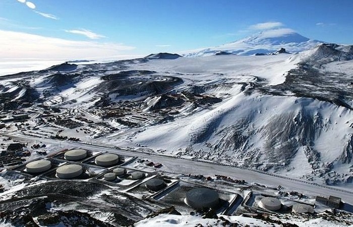 Станция  Мак-Мердо в Антарктиде принадлежит США.