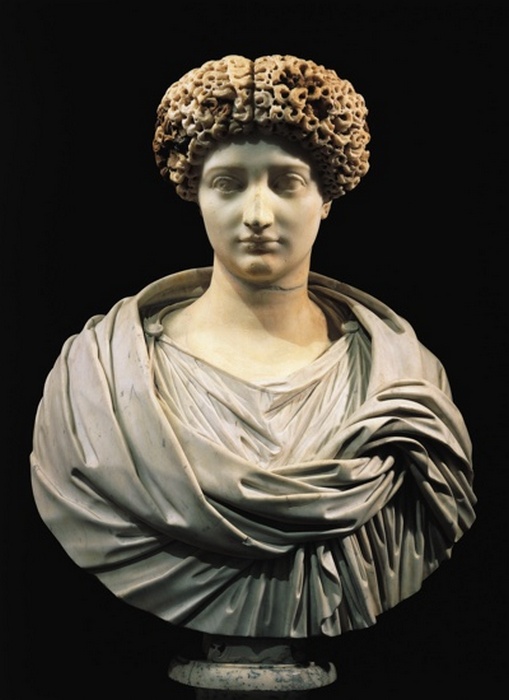 Мраморный бюст Юлии, сосланной ее отцом, императором Октавианом Августом