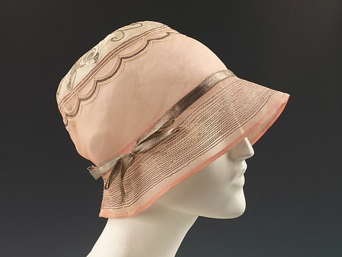 Летний вариант шляпки-шлош. 1925 год.