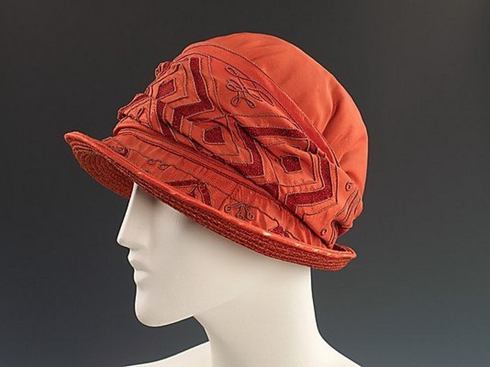 Шляпка цвета бордо. 1925 год.