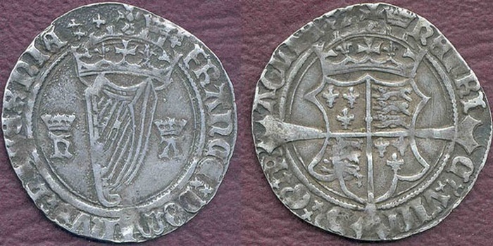 Первые ирландские монеты с изображением арфы.
