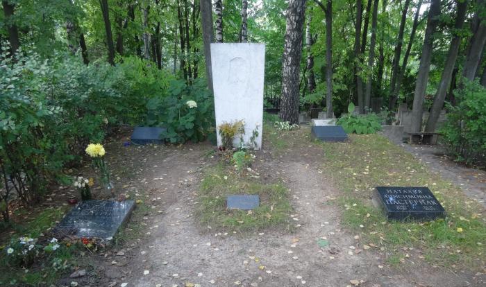 Могила Бориса Пастернака на Переделкинском кладбище.