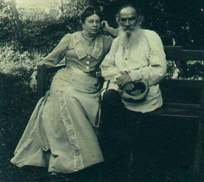 Лев Толстой с женой Софьей.