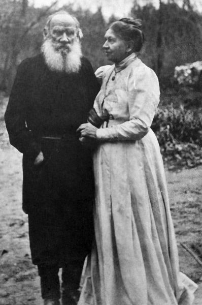 Писатель Лев Николаевич Толстой с женой Софьей Андреевной, 1910 год