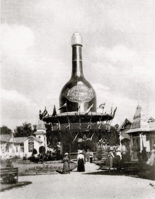 Монумент бутылке.