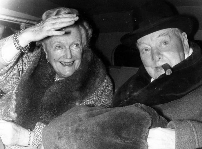 Уинстон Черчилль и Клементина Хозьер: 57 лет брака, которому не давали и полгода.