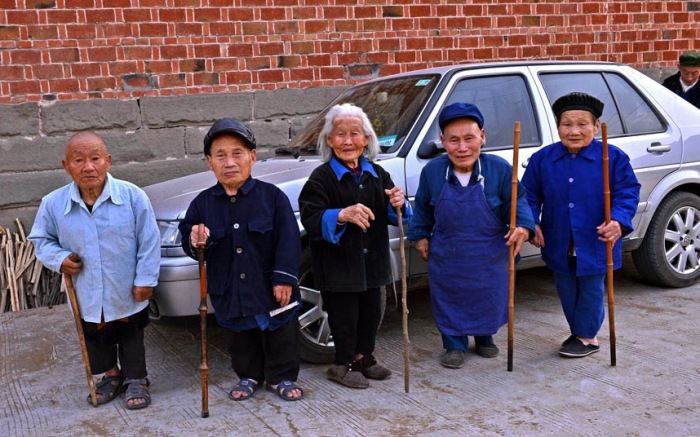 Жители китайской деревни Янгси.