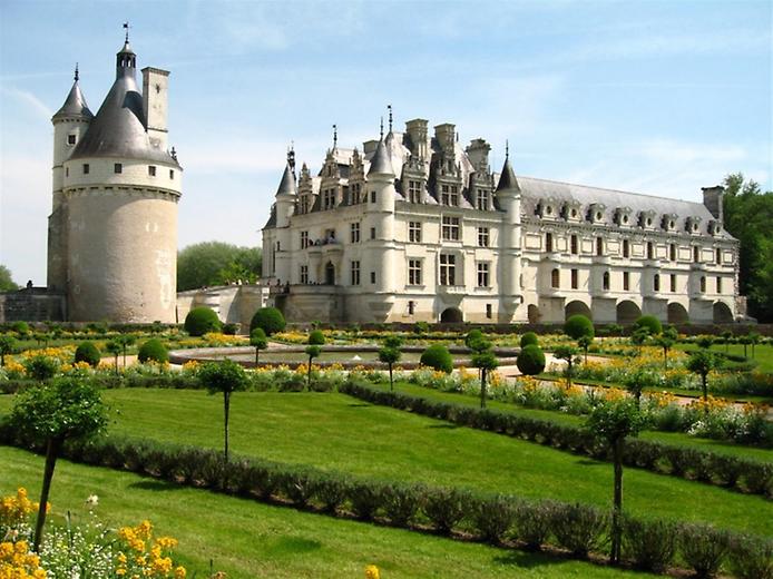 «Дамский замок» Шенонсо во Франции, владелицей которого была Диана де Пуатье.