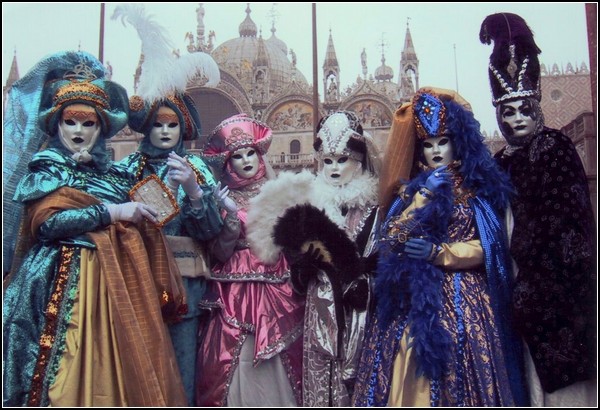 Карнавал в Венеции: маски и краски