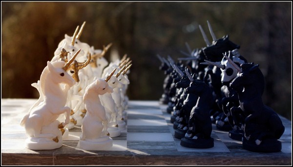 Шахматное поле боя: единороги против единорогов