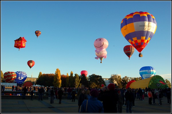 Праздник воздушных шаров в парке Канберры