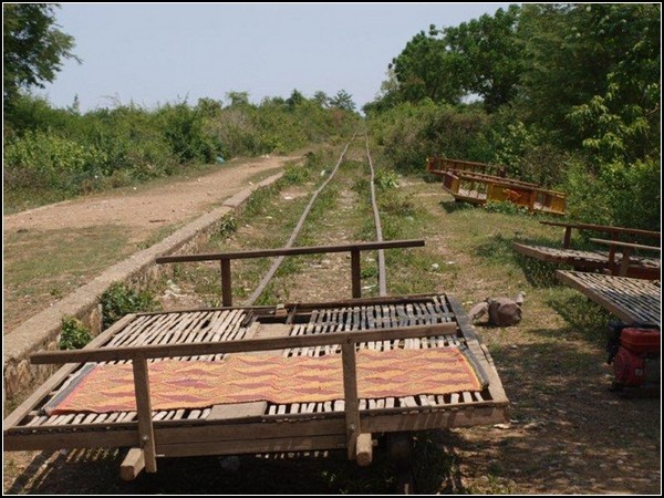 Туристический поезд из бамбука: дешево и сердито