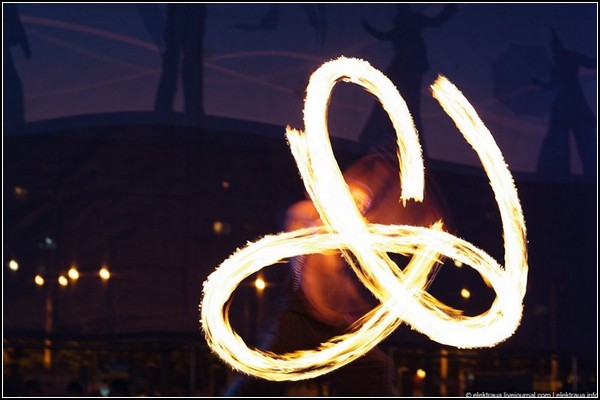 Огненный фестиваль в Киеве: пламя, музыка, танец