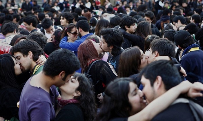Осенний поцелуй чилийских студентов 