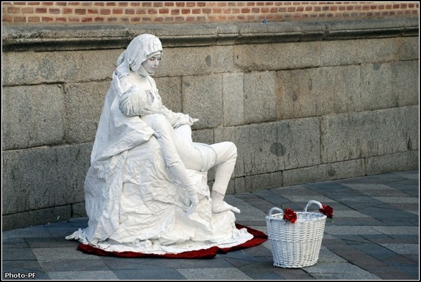 Живые статуи из Барселоны