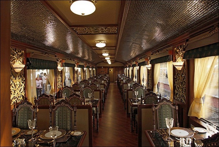 Роскошный отель на колесах: Maharaja Express