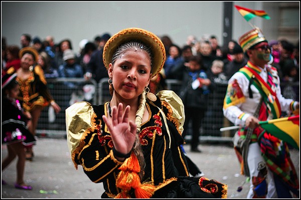 Праздник клоунов в Милане: костюмированное шествие