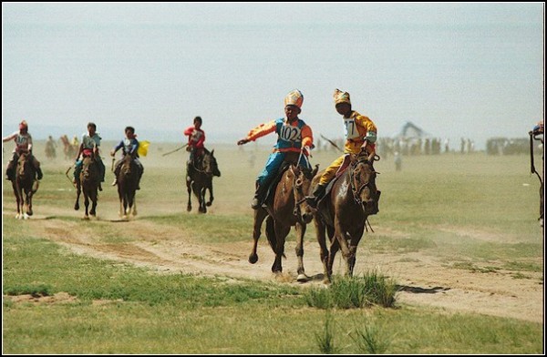 Наадам: монголы скачут к победе