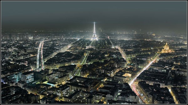 Огни ночного города: вид на Эйфелеву башню