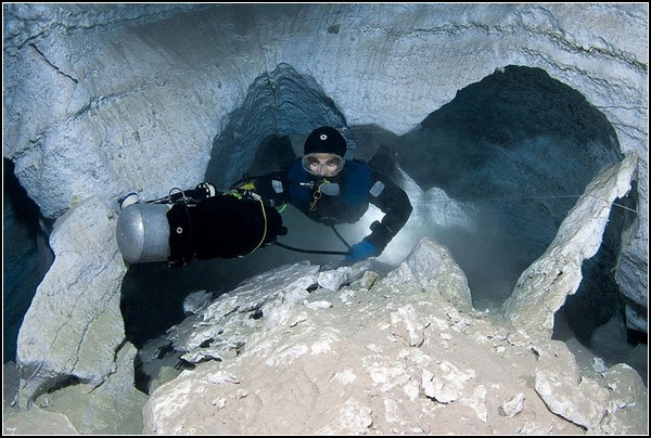 Самая большая подводная гипсовая пещера в мире