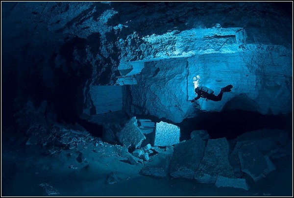 Самая большая подводная гипсовая пещера в мире