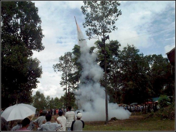 Взрывы ракет и соревенования