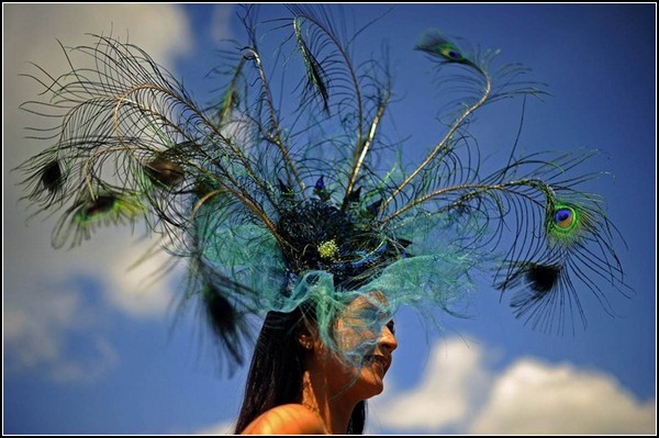 Женские шляпки на королевских скачках в Аскоте