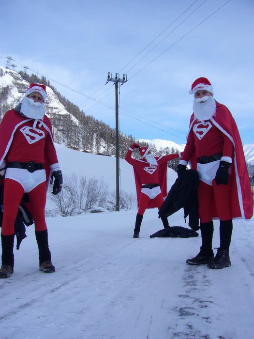 Чемпионат новогодних Санта-Клаусов в Замнауне