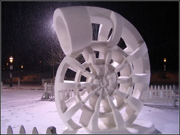 Фестиваль снежных скульптур: рог Амальтеи