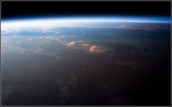 Фотопутешествие вокруг Солнца и Земли в космосе. Снимок Южной Америки, сделанный 12 апреля 2011 года