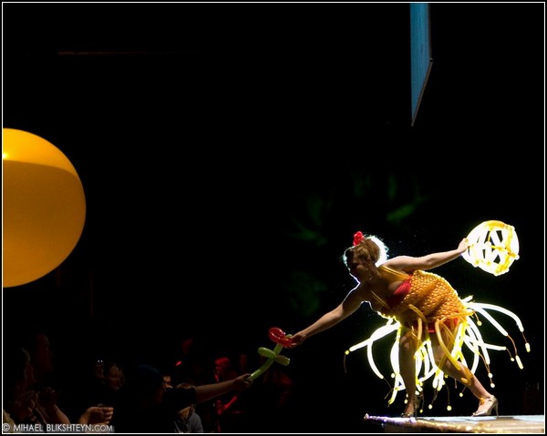 Фестиваль одежды в Кетчикане: креветка из воздушных шариков
