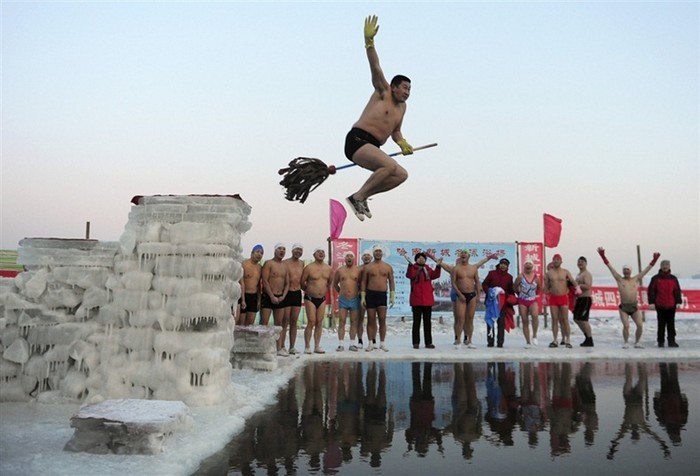 Зимнее купание под Новый год: Харбин, Китай