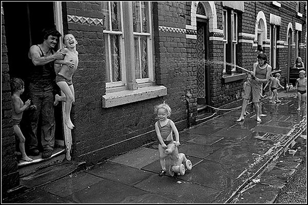 Черно-белые фото Ливерпуля: ностальгия по 70-м