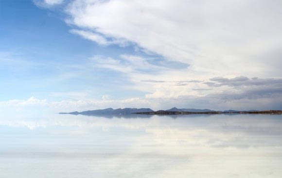 Одно из самых красивых мест на планете, зеркало Земли - озеро Salar de Uyuni