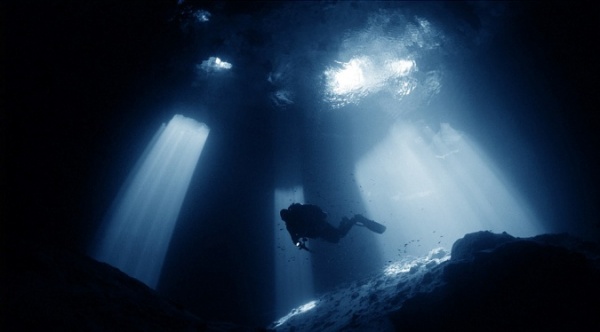 Серия снимков Анатолия Белощина "Подводные пещеры"