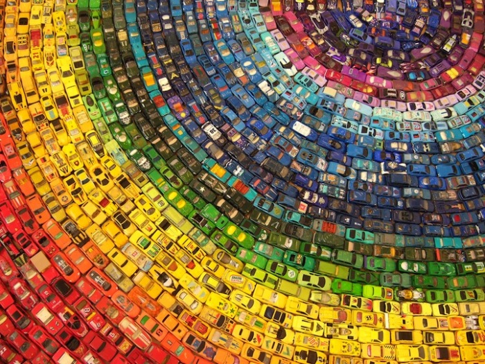 Все цвета радуги в автомобильном арт-объекте Дэвида Т. Уоллера