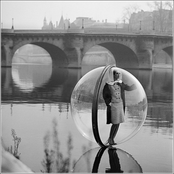Модель на Сене: черно-белые снимки Мелвина Соколски