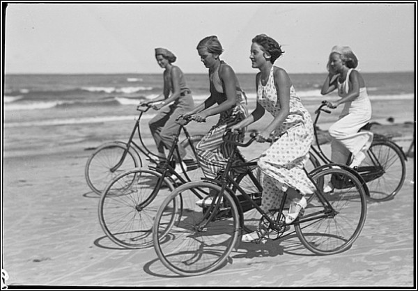 Черно-белые снимки Свена Тюрка: велосипедисты