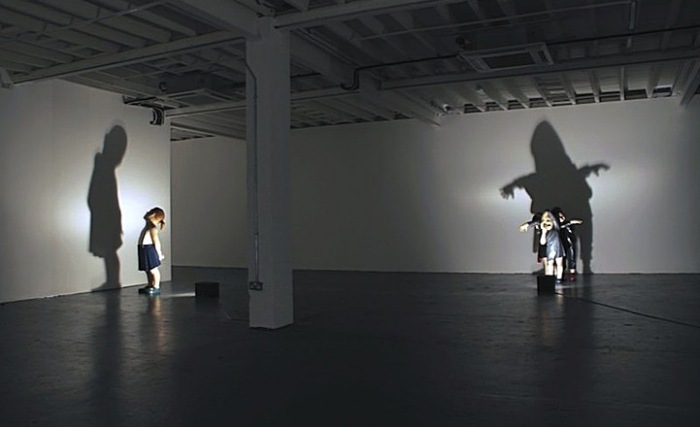 Софиты порождают тени: современная скульптура Ясама Сасмазера