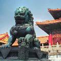 В Тайбэе вандалы повредили бронзовые головы дракона и лошади, подаренные Джеки Чаном местному музею